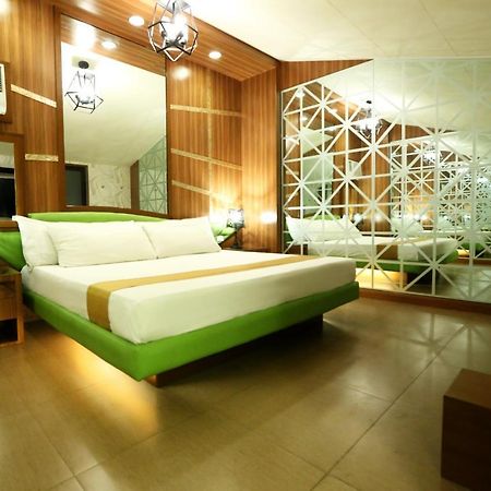 Hotel Ava Cuneta Pasay Esterno foto