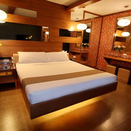 Hotel Ava Cuneta Pasay Esterno foto