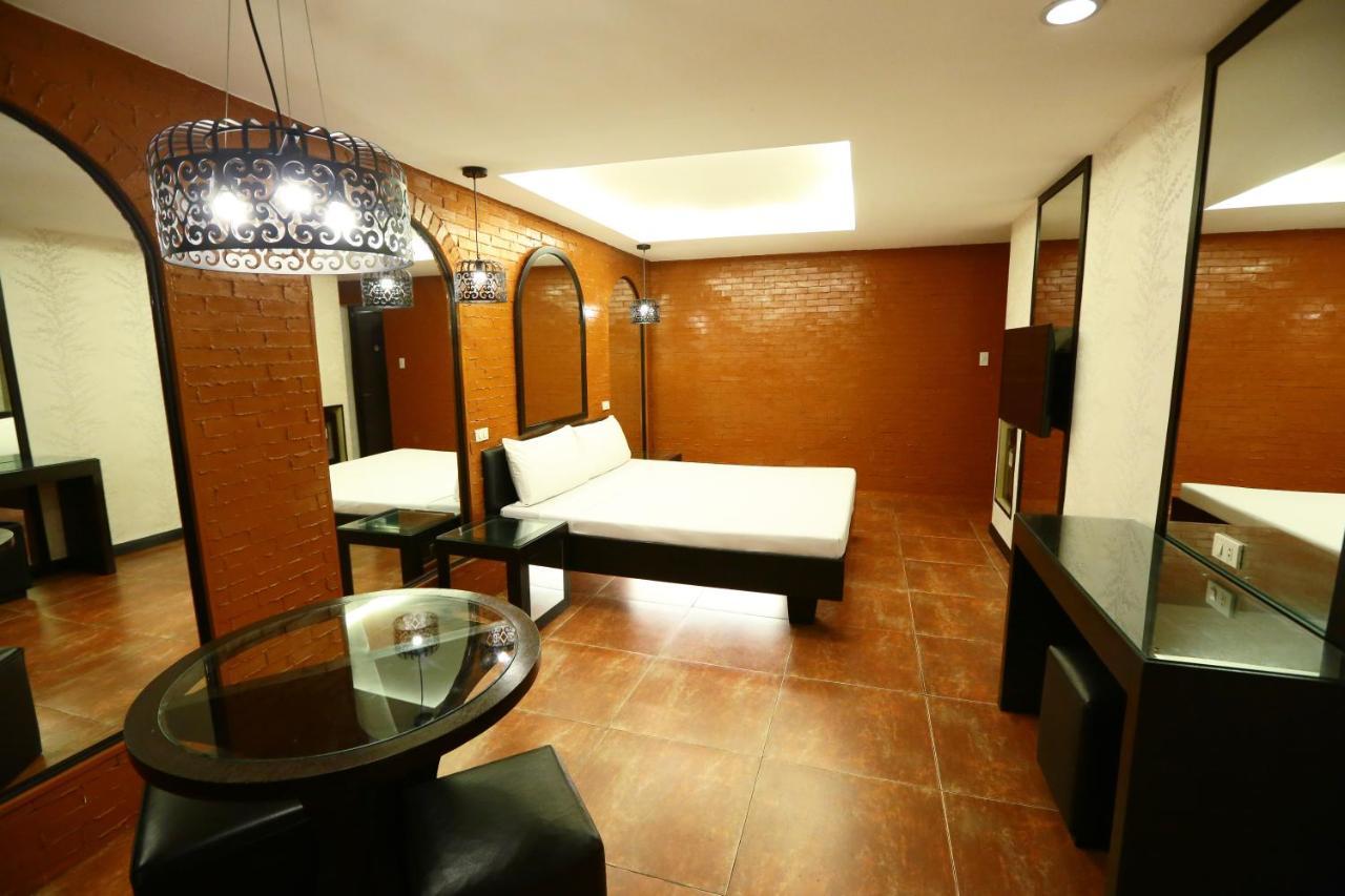 Hotel Ava Cuneta Pasay Esterno foto