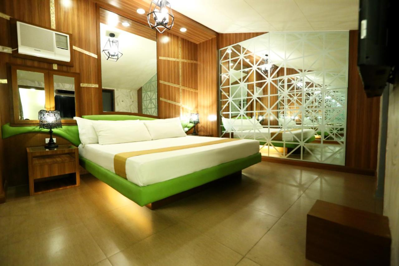 Hotel Ava Cuneta Pasay Esterno foto