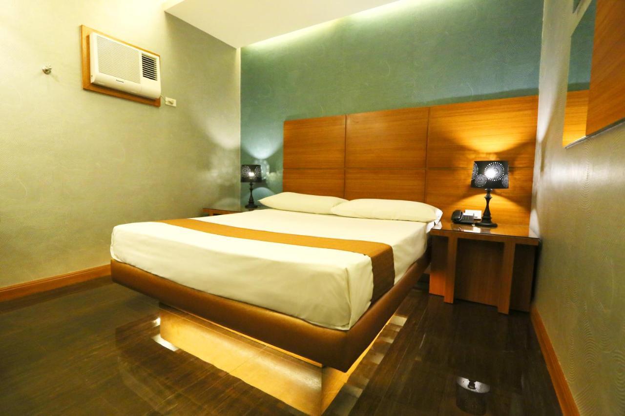 Hotel Ava Cuneta Pasay Esterno foto