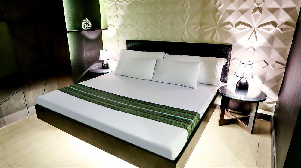 Hotel Ava Cuneta Pasay Esterno foto