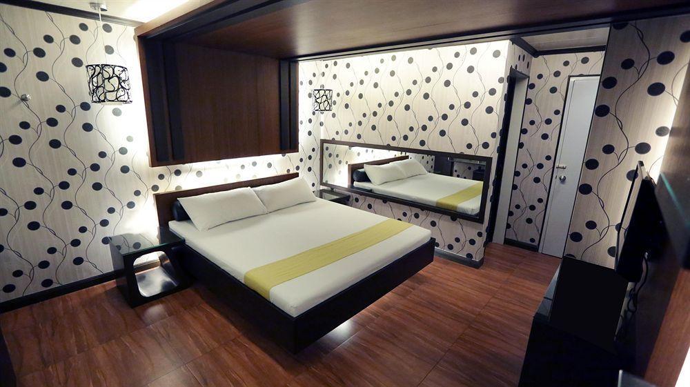 Hotel Ava Cuneta Pasay Esterno foto