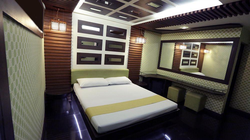 Hotel Ava Cuneta Pasay Esterno foto